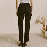 Pantalon noir à boucle dorée Pantalon noir à boucle dorée