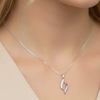 Collier femme en acier inoxydable avec pendentif strass Collier femme en acier inoxydable avec pendentif strass