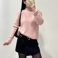 pull en maille uni a col montant rose pull femme doux