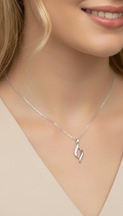 Collier femme en acier inoxydable avec pendentif strass Collier femme en acier inoxydable avec pendentif strass