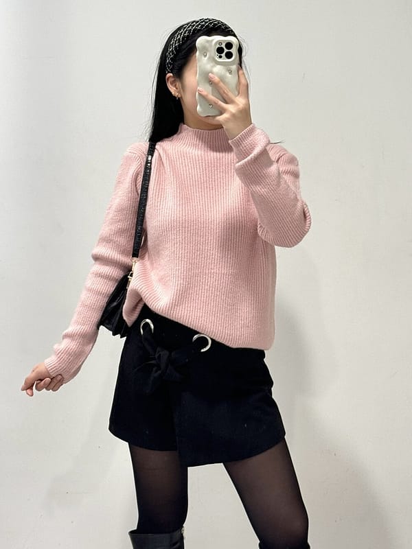 pull en maille uni a col montant rose pull femme doux