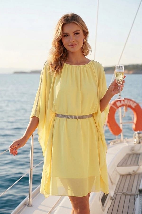 Tunique fluide ceinturée avec strass – élégance lumineuse et féminine Tunique fluide ceinturée avec strass – élégance lumineuse et féminine